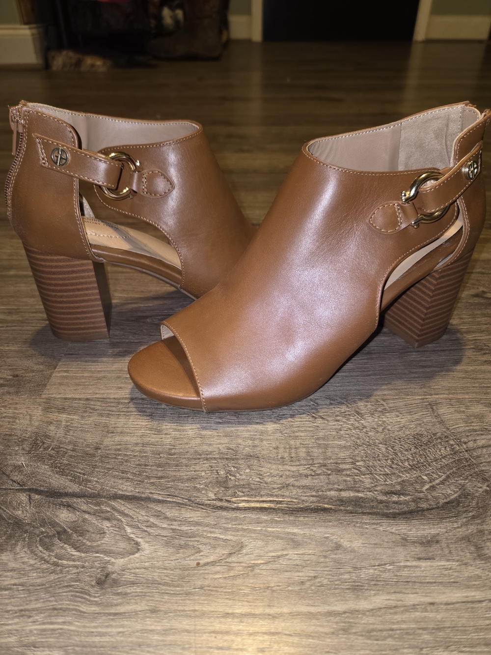 Giani Bernini Cognac Open-Toe Block Heel Sandals with Gold Ring Accent